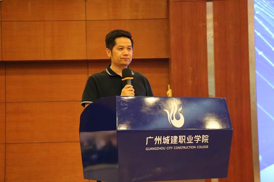 说明: C:\Users\Administrator\Desktop\20220601:第十九届校园辩论赛总决赛暨第十四届科技学术季闭幕式圆满落幕\孔练光宣读表彰决定.JPG